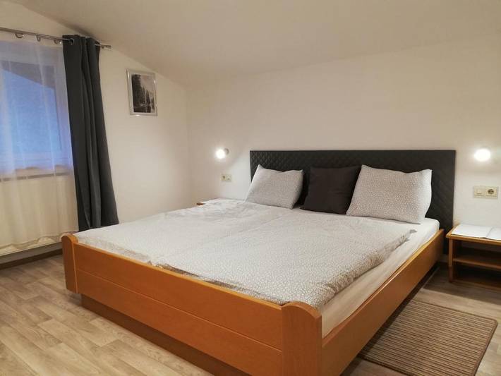 Ferienwohnung für 6 Personen, mit Balkon und Garten sowie Ausblick in Imsterberg