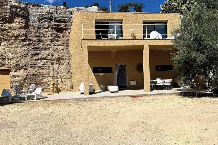 Cottage for 4 people, with balcony and garden in Sicily