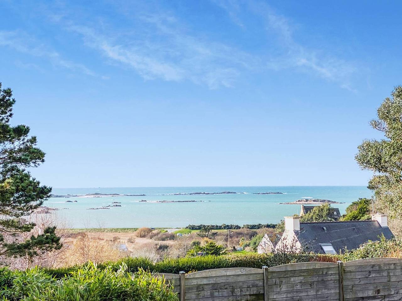 Superb villa in Trébeurden for 11 people with sea view, garden and Wifi in Trébeurden, Pink Granite Coast