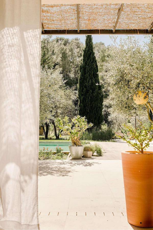 Maison d’hôte pour 2 personnes, avec vue et piscine ainsi que terrasse et jardin à Saint-Étienne-du-Grès - 3