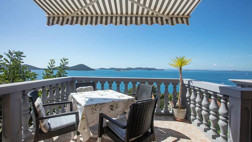 Ferienwohnung für 4 Personen, mit Terrasse in Drage (Pakoštane)