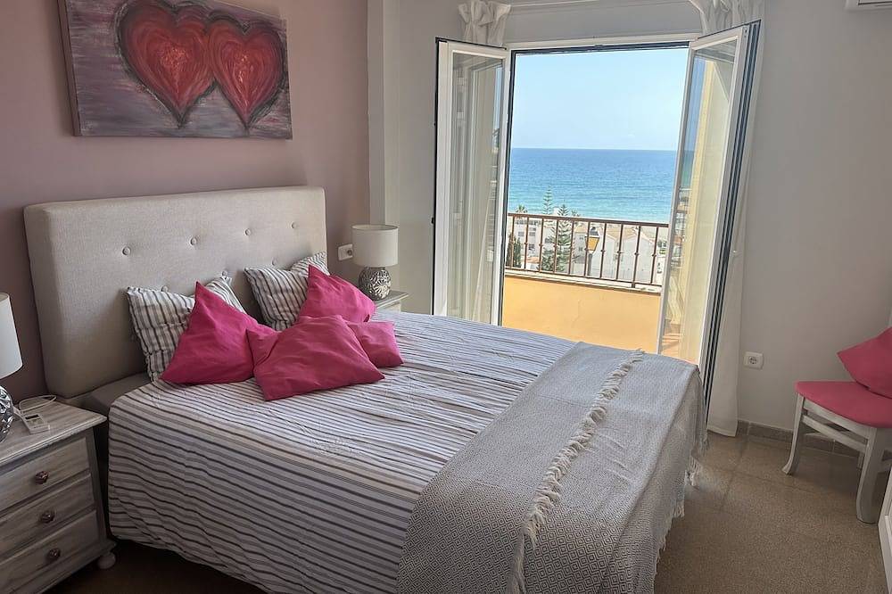 Feel-good atmosphere with a fantastic sea view in Urbanizacion La Esperanza, Vélez-Málaga