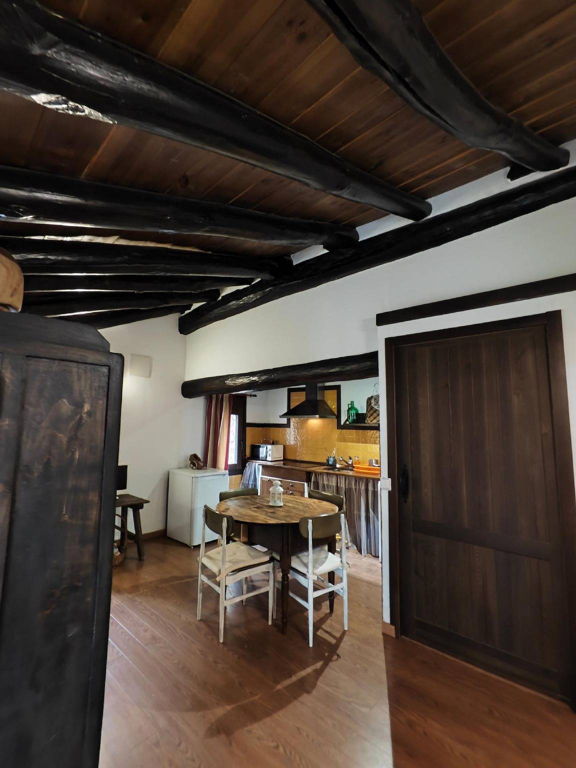 Apartamento vacacional entero, Apartamento Turia, abuhardillado. in Castielfabib, Provincia de Valencia