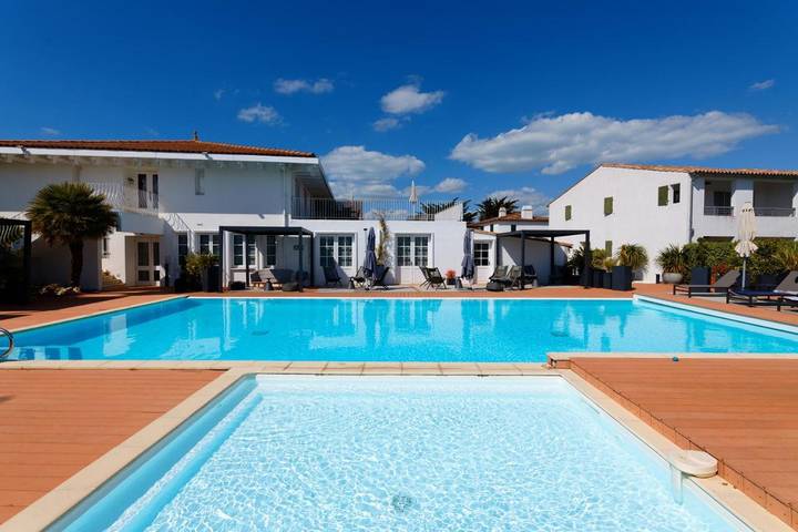 Hôtel pour 2 personnes, avec jardin et piscine ainsi que sauna et jacuzzi, adapté aux familles