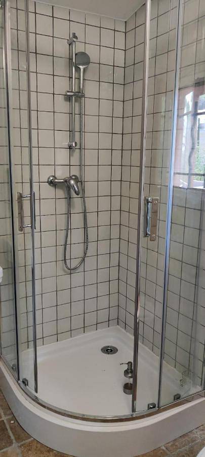 Double Room with Private Bathroom in Tourrettes, Région de Draguignan