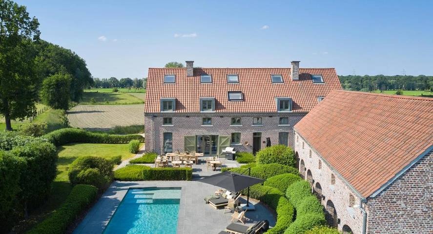 Chambre d’hôte pour 4 personnes, avec Terrasse ainsi que Jardin et Piscine à Malines