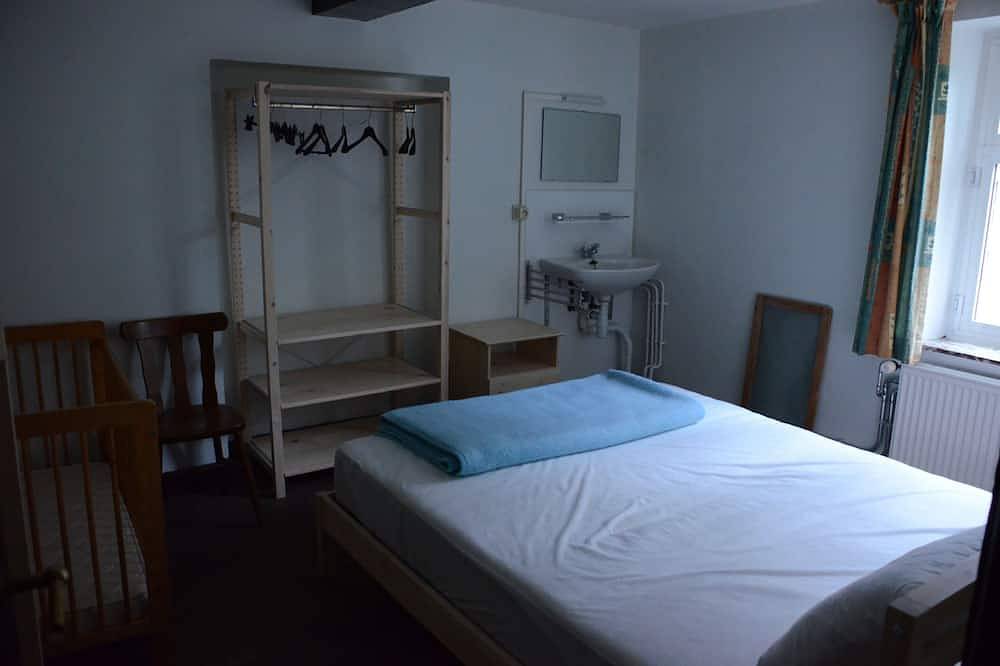 La Ferme du Crupet 15 Personen. Rustig Gelegen Midden in de Bossen in Hastière, Region Namur