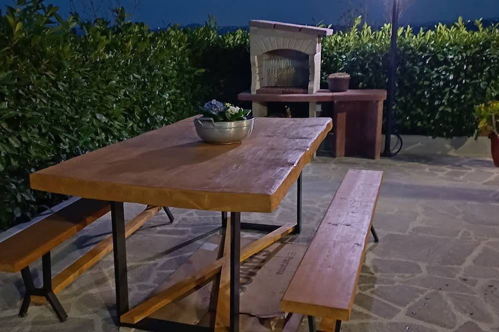 Wooden chalet surrounded by nature for those who love peace and quiet. in Fossalto, Campobasso Province