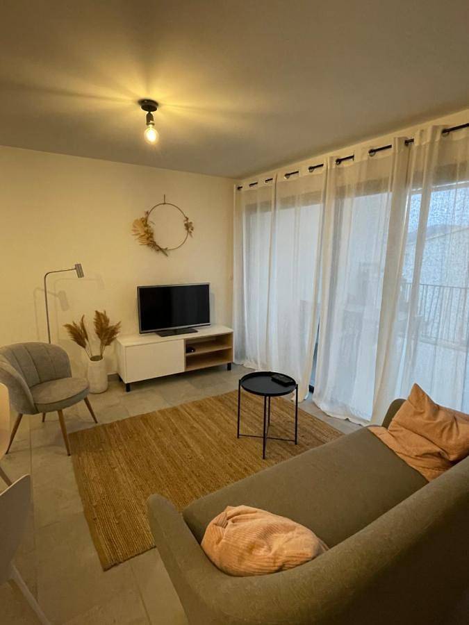 Appartement de vacances pour 4 personnes, avec piscine ainsi que terrasse et vue