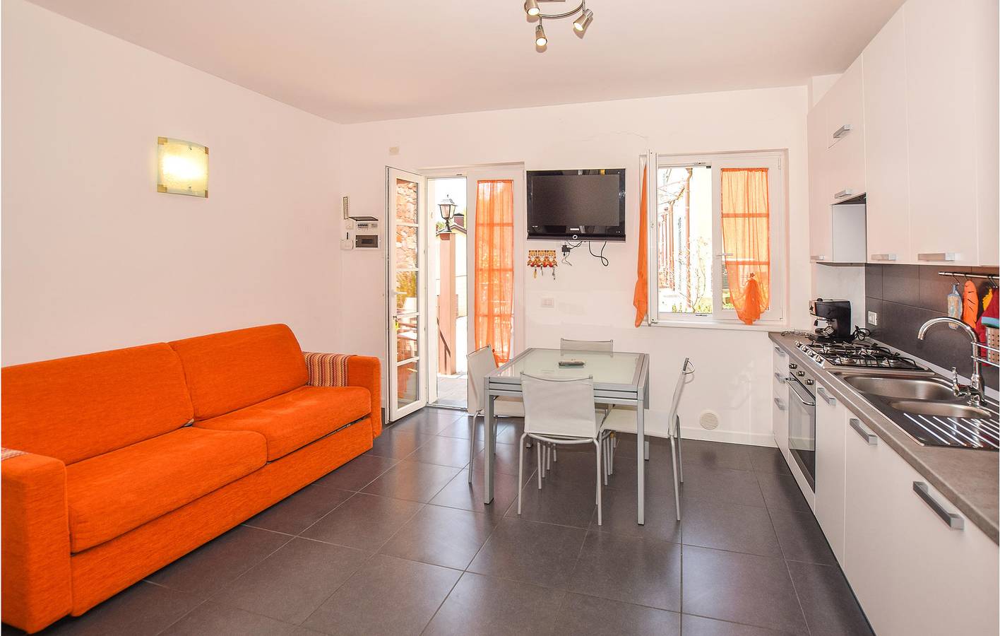 Magliolo Apartment with WiFi, Baby Bed, Parking, AC, Pool - 2km to Center in Magliolo, Ligurian Alps