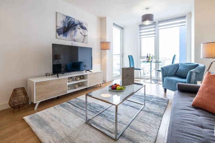 Apartment for 4 people, with view and balcony in Milton Keynes