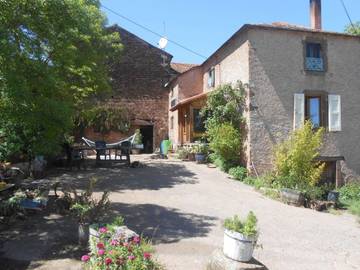 Chambre d’hôte pour 3 personnes, avec terrasse ainsi que jardin et vue, animaux acceptés à Saint-Izaire