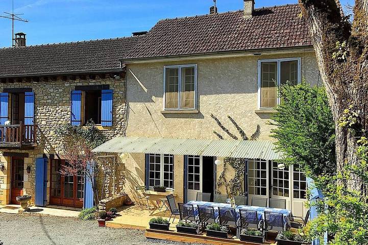 Location de vacances pour 12 personnes, avec Balcon et Terrasse à Saint-Vincent-de-Cosse