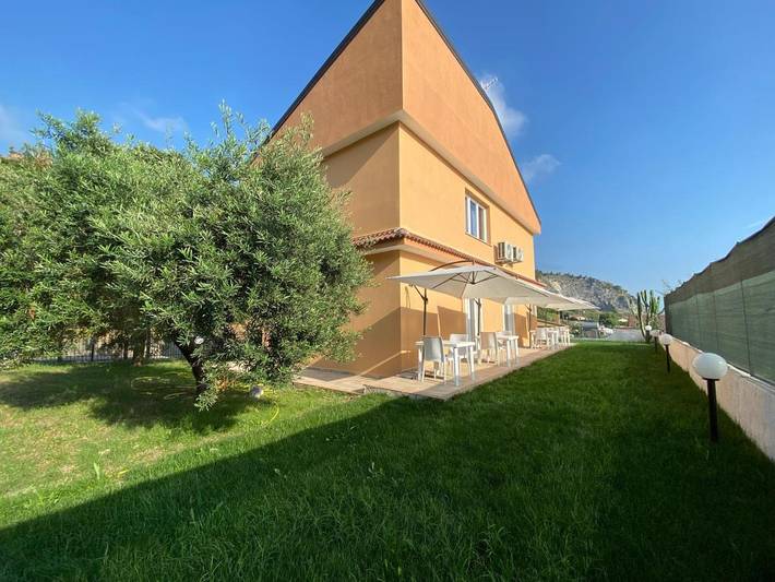 Maison d’hôte pour 2 personnes, avec terrasse et jardin, animaux acceptés à Praia a Mare - 2