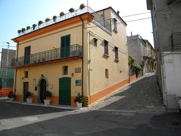 Chambre d’hôte pour 3 personnes, avec Terrasse ainsi que Jardin et Vue à Aliano