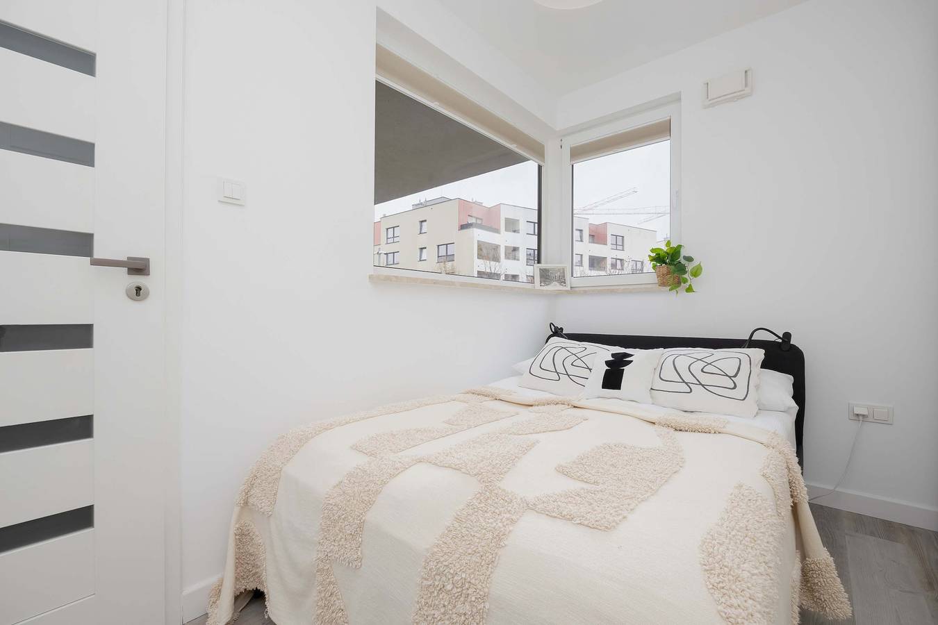 Ganze Wohnung, Cozy Apartment with Garden | Parking | Work Space in Targówek, Warschau