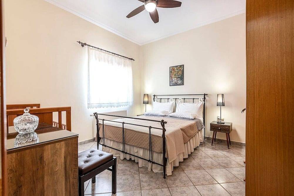 Ganze Wohnung, Beachside Retreat Steps to Kos in Kos Stadt, Kos