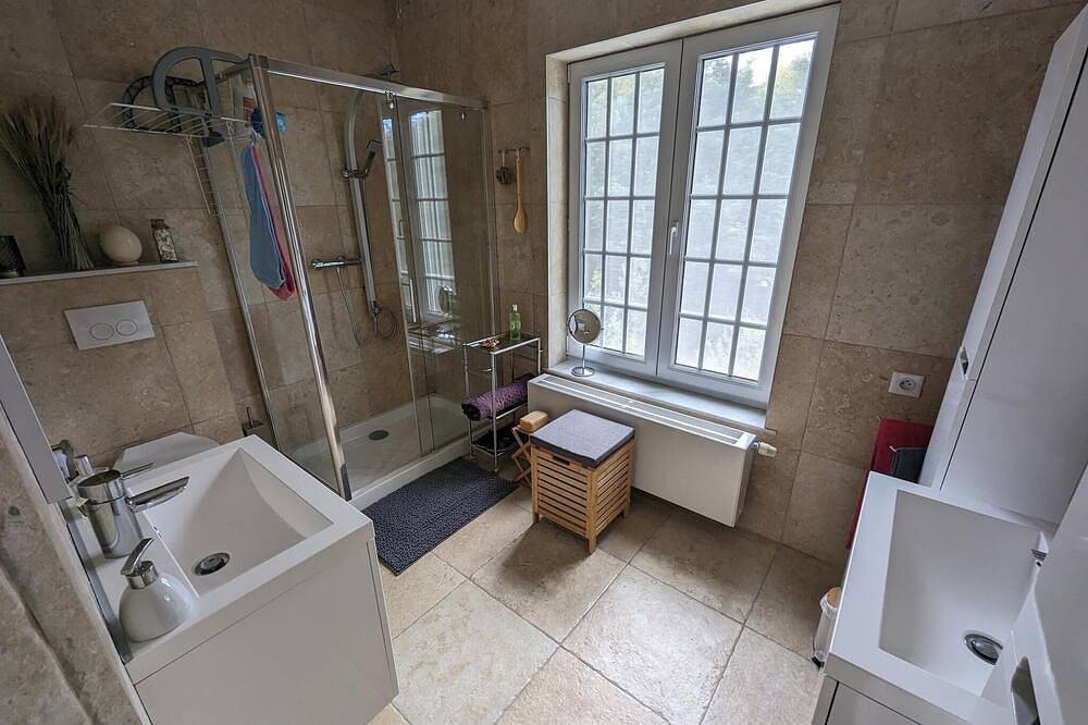 Chambre Style Provençal Dans une Villa Près de L'ulg, du Chu et D'une Forêt in Lieja, Liège region