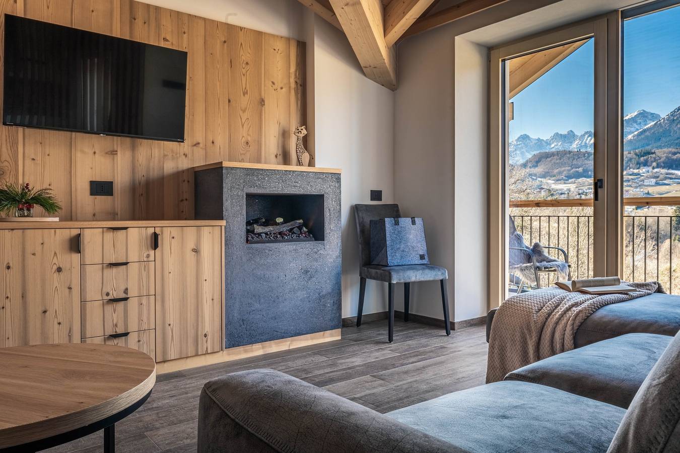 Ganze Wohnung, Appartement 'Rododendro' mit Bergblick, Wlan und Klimaanlage in Cavedago, Brentagruppe