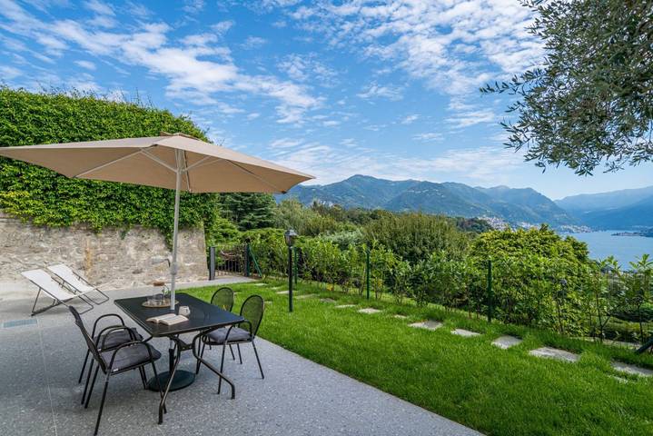 Appartamento intero, Guesthost - Lake View Apartment Villa Maderni Como in Como, Parco Regionale Spina Verde