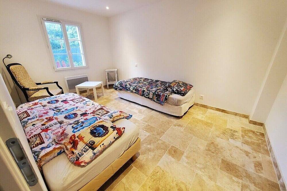 Villa Azur 6 bedrooms and heated pool 18 persons in Le Thoronet, Draguignan region