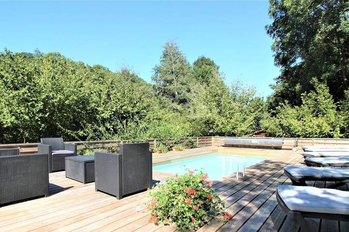 Gîte pour 5 personnes, avec jardin à Loze