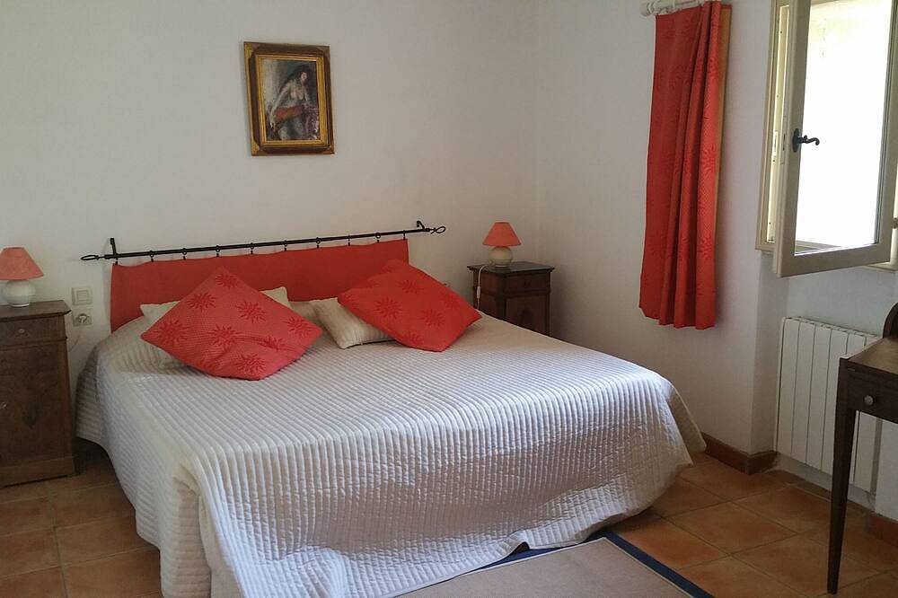 Appartement entier, Laudes Prieuré Saint Martial Historic ambience between the sea and the Cévennes in Tourbes, Côte méditerranéenne (France)