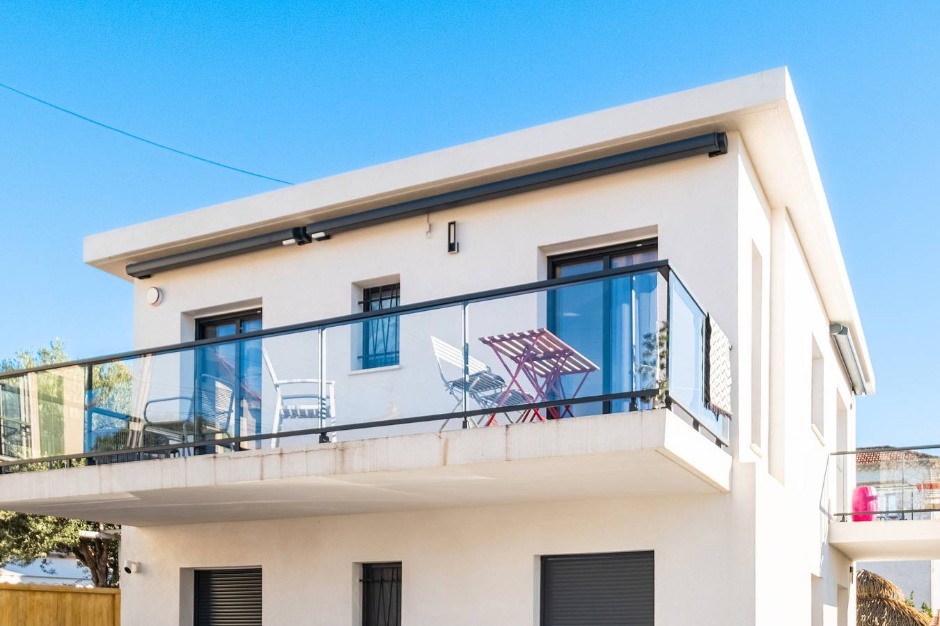 Appartement entier, Appartement 'T3 Cros De Cagnes Bord De Plage' avec terrasse privée, Wi-Fi et climatisation in Cros de Cagnes, Cagnes-sur-Mer