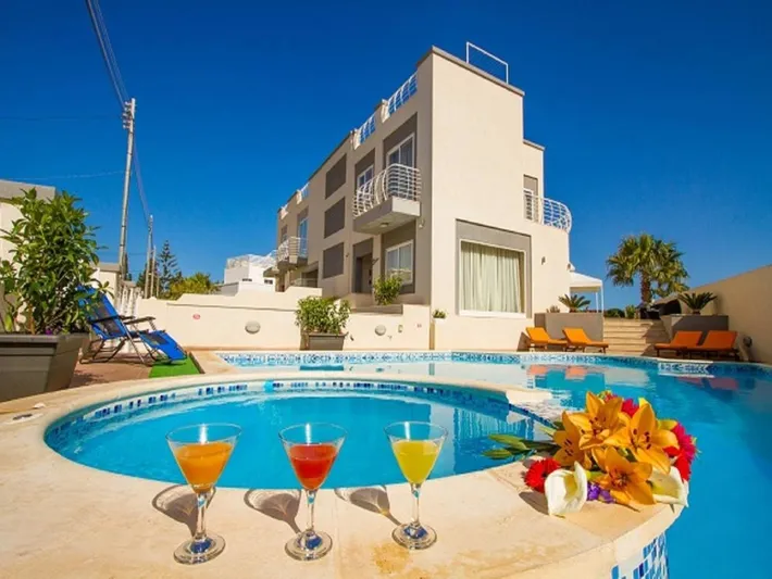 Villa para 25 pessoas, com terraço e vista e ainda piscina - 1