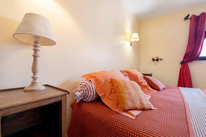 Bed and Breakfast 'Papillon' con piscina, jardín compartidos y Wi-Fi in Hauterives, Región de Valence
