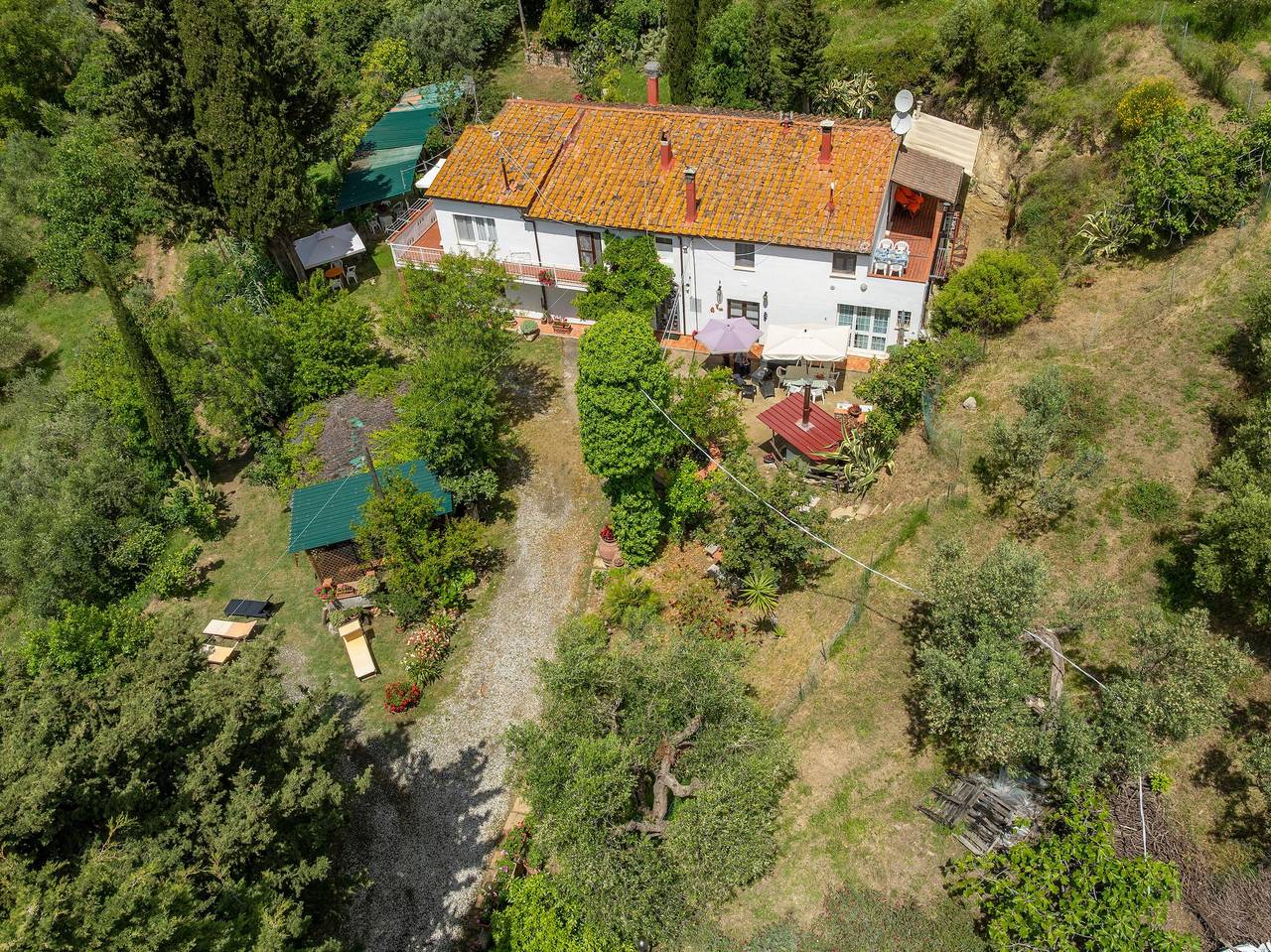 Appartement entier, Appartement "Melograno" avec terrasse privée, jardin partagé et Wi-Fi in Riparbella, Côte des Étrusques