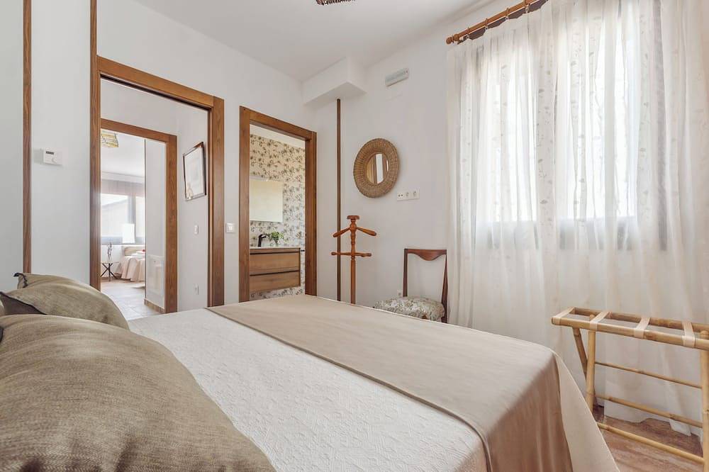 Nueva Casa Rural Los Hebrero in Torrecaballeros, Provincia de Segovia