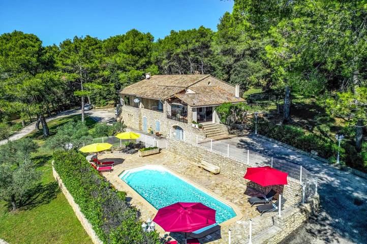 Location de vacances pour 8 personnes, avec Jardin à Cheval-Blanc