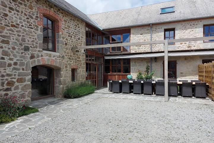 Ferienhaus für 25 Personen, mit Sauna und Whirlpool sowie Garten - 1