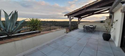 Gîte pour 7 personnes, avec vue et terrasse à Montpezat (Languedoc-Roussillon)