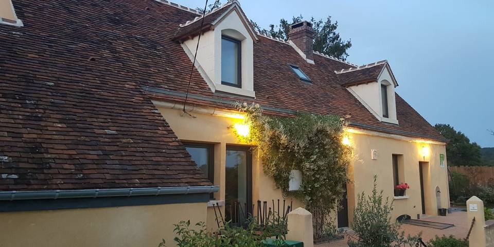 Gîte pour 6 personnes, avec jardin ainsi que terrasse et sauna à Dorceau