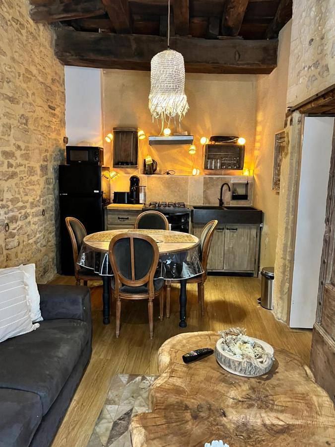 Appartement entier, One-Bedroom Apartment in Sarlat-la-Canéda, Périgord Noir