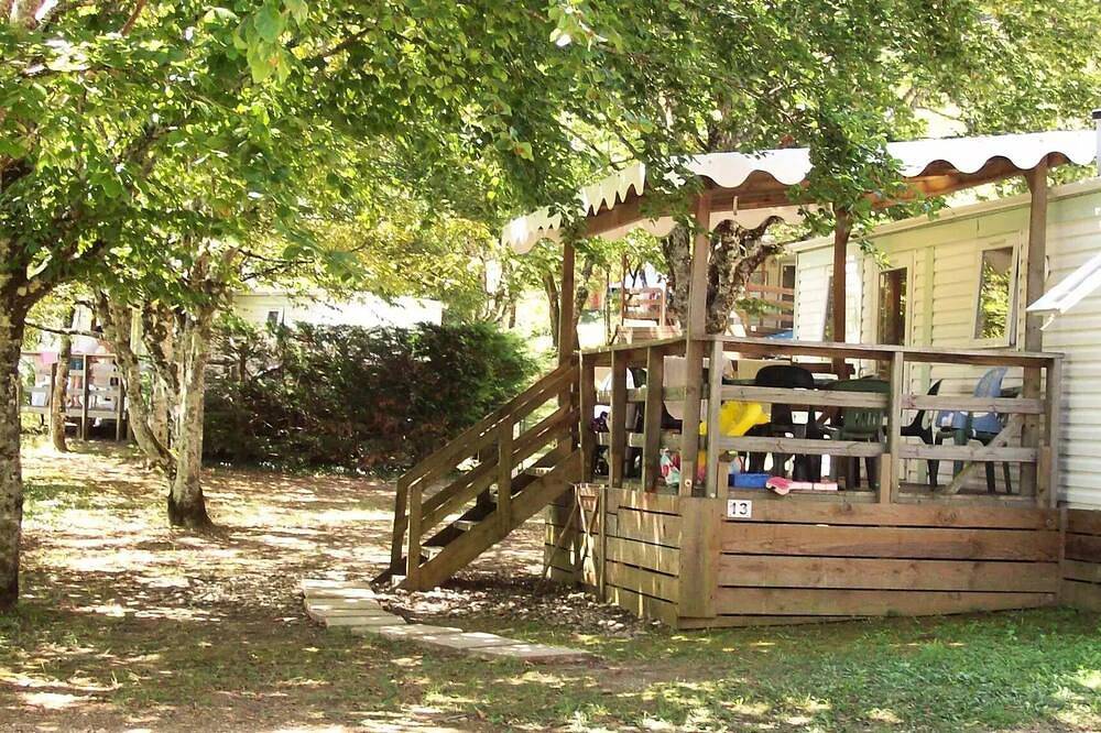 Mobil-home Avec sanitaires 5 Ã  6 personnes - 5 pers. inclus dans le tarif in Loubressac, Lot