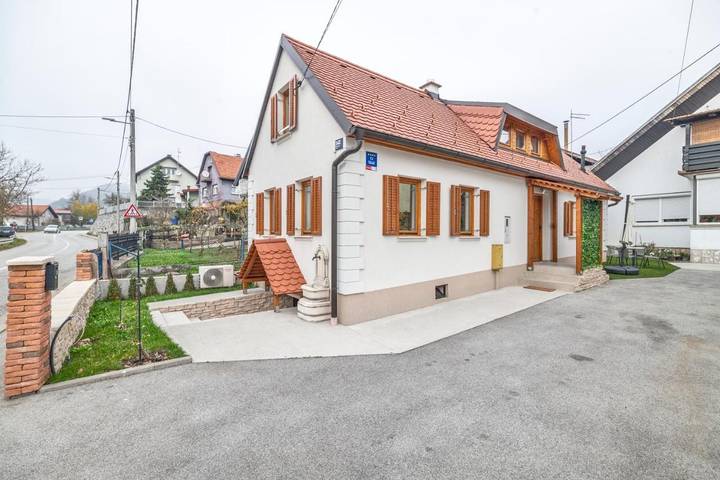 Villa pour 5 personnes, avec terrasse et vue à Zagreb