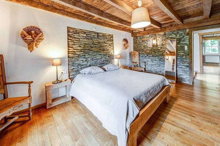 Location de vacances pour 8 personnes, avec jardin et terrasse à Léglise