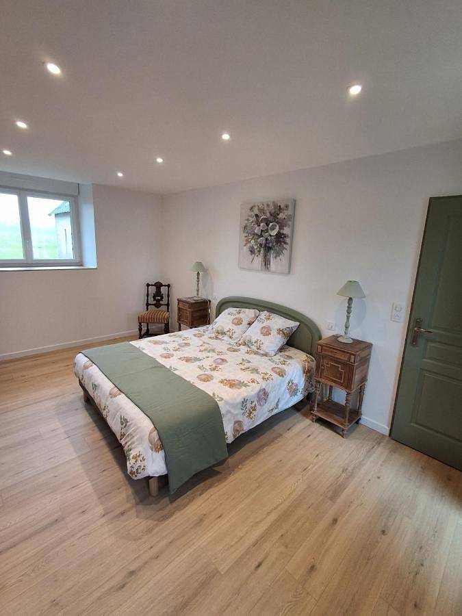 Location de vacances pour 11 personnes, avec vue sur le lac ainsi que vue et jardin, animaux acceptés dans Parennes - 3