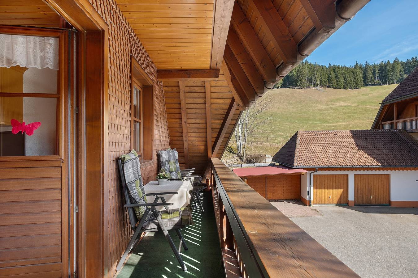 Ganze Wohnung, Ferienwohnung Raublick mit Bergblick, Gemeinschaftsterrasse - Montags Gaststätte geöffnet in Langenordnach (Titisee-Neustadt), Titisee-Neustadt