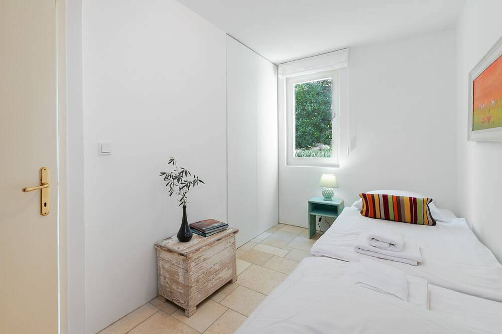 Ganze Wohnung, Traumhaftes Apartment, in Sveta Marina, mit Garten, grosser Terrasse, Pavillon in Raša, Ostküste Istrien