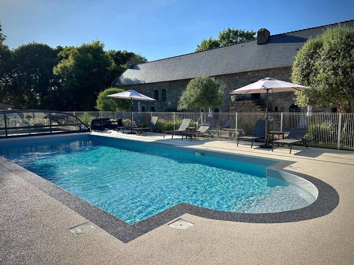 Parc de vacances pour 6 personnes, avec Jacuzzi et Terrasse ainsi que Jardin et Bassin pour enfant dans le Morbihan