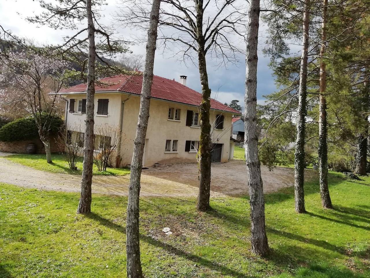 Aux 3 Licornes in Nevy-sur-Seille, Jura Francais