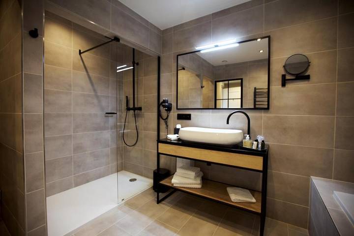 Hôtel pour 2 personnes, avec jardin, animaux acceptés à Celles (Hainaut) - 2