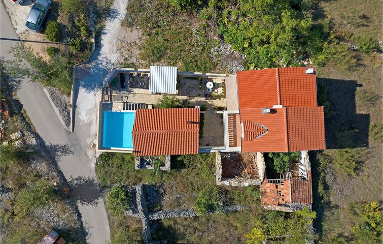 Charmante 2-Zimmer-Wohnung in der Nähe des Prokljansko-Sees mit Pool und Terrasse in Gračac (Skradin), Skradin