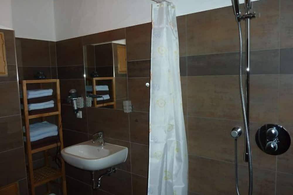 Ganze Wohnung, Ferienhaus (100m2) mit Kamin, großer Terrasse, Berg- und Seeblick in Elkeringhausen, Winterberg