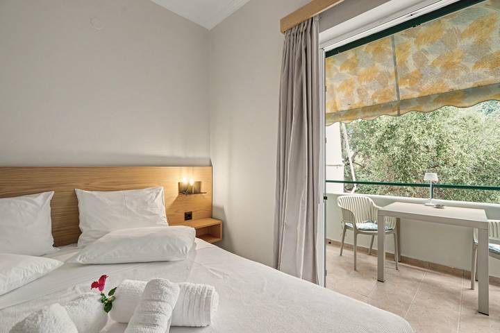 Entire apartment, Deluxe Triple Room 5 Apartment with Mountain View, Wi-Fi, and Air Conditioning in Exanthia, Agios Nikitas