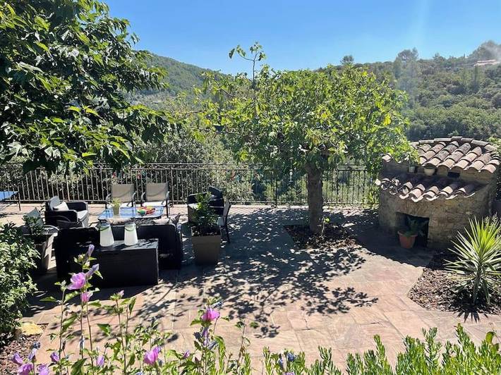 Location de vacances pour 10 personnes, avec jardin ainsi que vue et piscine à Belgentier - 4